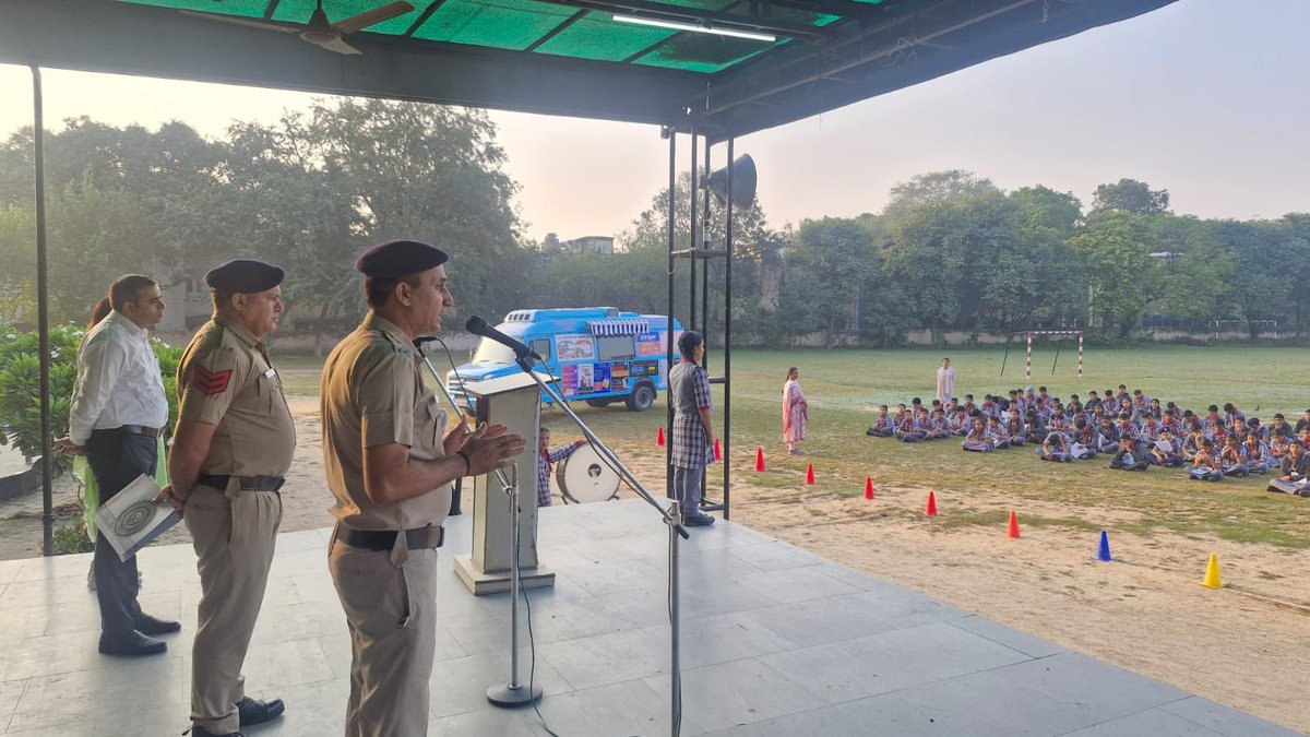 ChdCyberCell's tweet image. Conducted an insightful Cyber Safety and Cyber Security session at Kendriya Vidyalaya, Sector 47, Chandigarh — engaging around 250–270 enthusiastic students and teachers in learning how to stay safe and smart online. 

#CyberAwareness