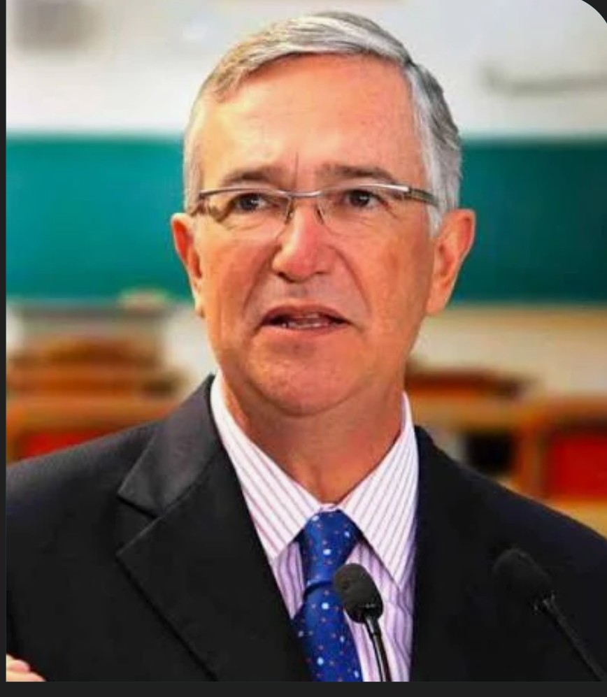 Paradójicamente, los constantes ataques de la presidenta, su partido y sus porristas a Ricardo Salinas Pliego, lejos de dañar su imagen, lo están empujando hacia arriba entre el público no obradorista. 
Le están haciendo un gran favor, si de verdad se lanza por la presidencia.