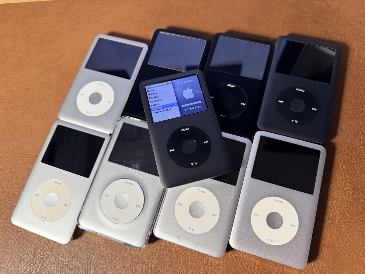 よ*ー様 iPod Classic 3台セット　現状品 Apple iPod Classic 3rd Generation White (A1040) w/ New Battery All