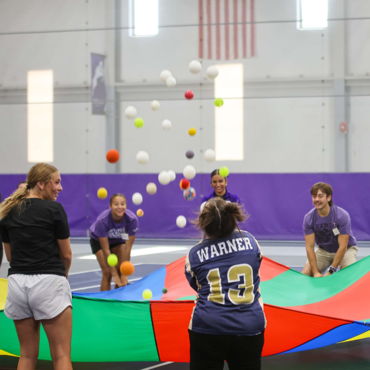 CornellCollege's tweet image. Full-circle moment! 💜  Mickey Hines ’20, Williamsburg Jr-Sr High School P.E. Teacher, brought his students back to Cornell for a day of learning and play with kinesiology majors!

Read the story ➡️ ow.ly/Qa4k50XgzZh
#CornellCollege #Ramily #Kinesiology