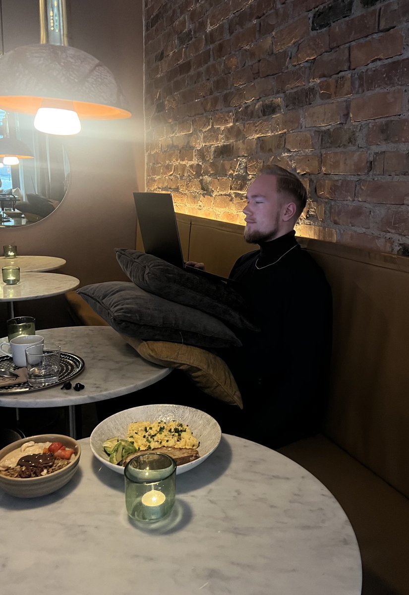 Will you get your shit together in Q4?

-No complaining

-No empty promises to you or others

-Never repeat limiting self-beliefs twice

Reply below with some hustle photo if in!
I’ll start &amp; reply to every hustler🫡
Gifting a copy of Daily Stoic to 1 of you