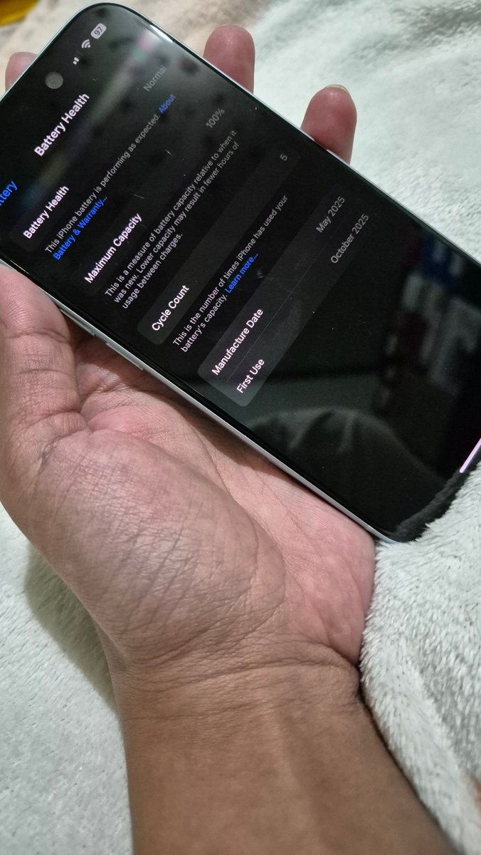 stateics's tweet photo. wts iphone 15 

• fisik mulus no minus
• battery health 100%
• garansi resmi ibox on sampai 12 Oktober 2026
• 256 gb
• free case &amp; tempered glass anti spy
• kelengkapan (box &amp; kabel charger aman)

(cod sekitaran jatiasih, cikunir, matraman, utan kayu)
tags wts wtb iphone 15 https://t.co/coPzn8Gpe5