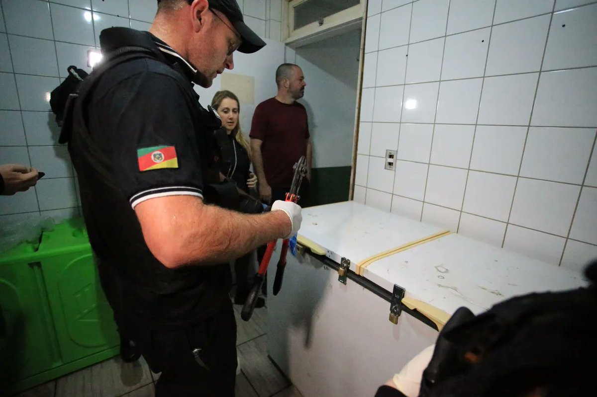 Nem todo bolsonarista, mas sempre um bolsonarista!

A ex-secretária do Bem-Estar Animal de Canoas, Paula Lopes, indicada ao cargo pelo deputado Zucco (PL), foi indiciada por maus-tratos, falsidade ideológica e associação criminosa.

Segundo a Polícia Civil, Paula fez eutanásia em