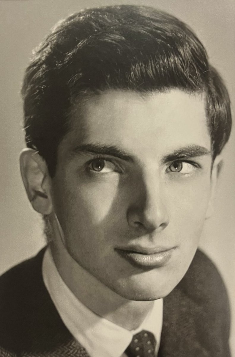 Nos sumamos a las condolencias por el sensible fallecimiento de Héctor Noguera, destacado actor, gestor cultural y académico, una figura fundamental del teatro y la cultura de nuestro país. Acompañamos a sus familiares, amigos y a la escena teatral chilena. Que descanse en paz.