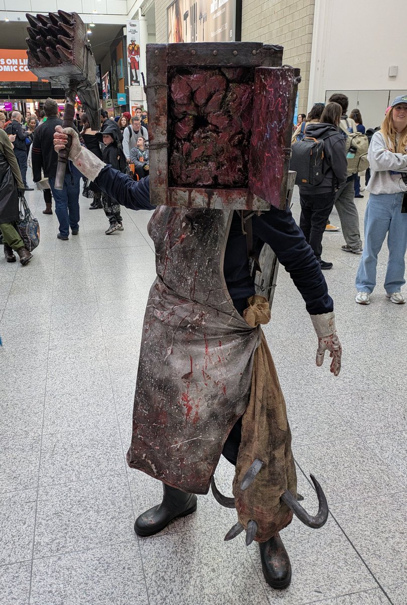 DeadliestPuddle's tweet image. Some cosplays from over the @MCMComicCon weekend. @TheRedBarrels @TheEvilWithin @MimiDoesCosplay