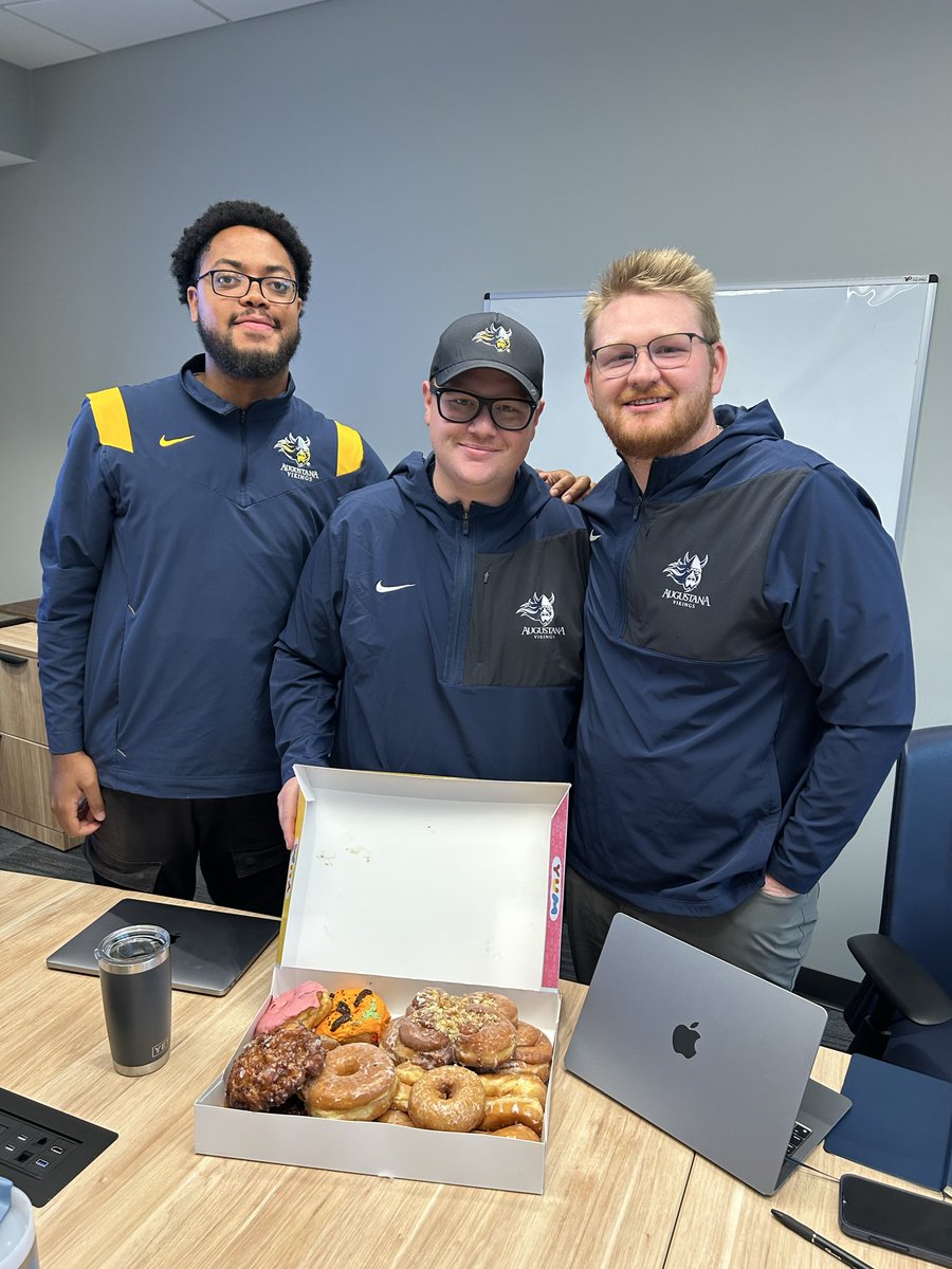 JoshJMorton's tweet image. We know the way to their heart - Donut day to celebrate our communications staff today! (A week early )So appreciative of the work they do #CelebrateCSC @A1_Andy10 @NickRappuhn @stunnashotit