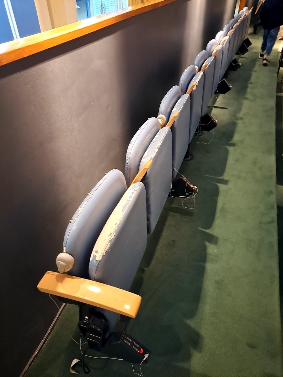 MatteaMerta's tweet image. The United Nations 🇺🇳 is falling apart. Escalators don&apos;t work, teleprompters fail, and even their chairs are falling apart.