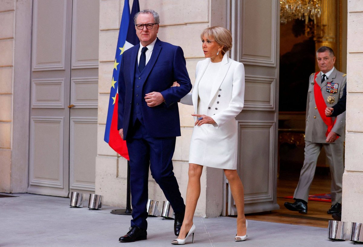 IvaMasson2030's tweet image. Richard Ferrand, ami proche de Brigitte et collaborateur clé de Macron, a touché un salaire de 14 500 euros par mois financé par les contribuables français, tout en étant exempté d&apos;impôt en tant que président du Parlement. 
#GouvernementDeTromperi