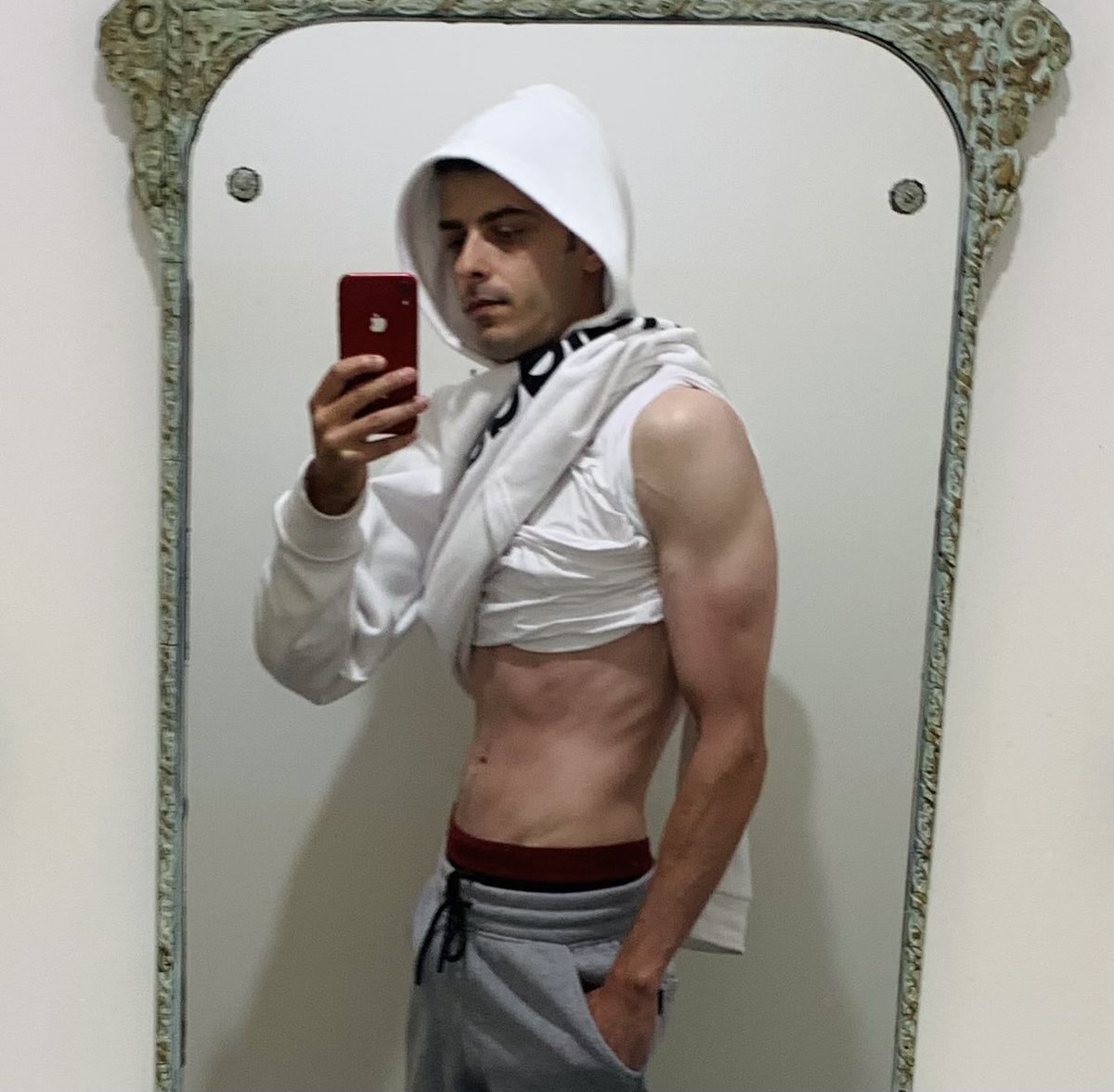 Isofated's tweet image. 6am-5:30pm and gym is literally all I do 😂