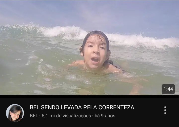 1h de atraso no voo da azul kkkk vou perder minha conexão de sp pra curitiba quero arrancar meu cu na unhada