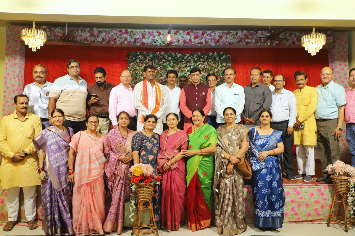 Pushyamitra Bhargav (@advpushyamitra) on Twitter photo खंडवा प्रवास के दौरान, नार्मदीय ब्राह्मण समाज की खंडवा इकाई के पदाधिकारियों से सौजन्य भेंट की।
इस अविस्मरणीय स्वागत समारोह एवं स्नेह के लिए समस्त पदाधिकारियों एवं समाजजनों का सहृदय आभार... खंडवा प्रवास के दौरान, नार्मदीय ब्राह्मण समाज की खंडवा इकाई के पदाधिकारियों से सौजन्य भेंट की।
इस अविस्मरणीय स्वागत समारोह एवं स्नेह के लिए समस्त पदाधिकारियों एवं समाजजनों का सहृदय आभार...