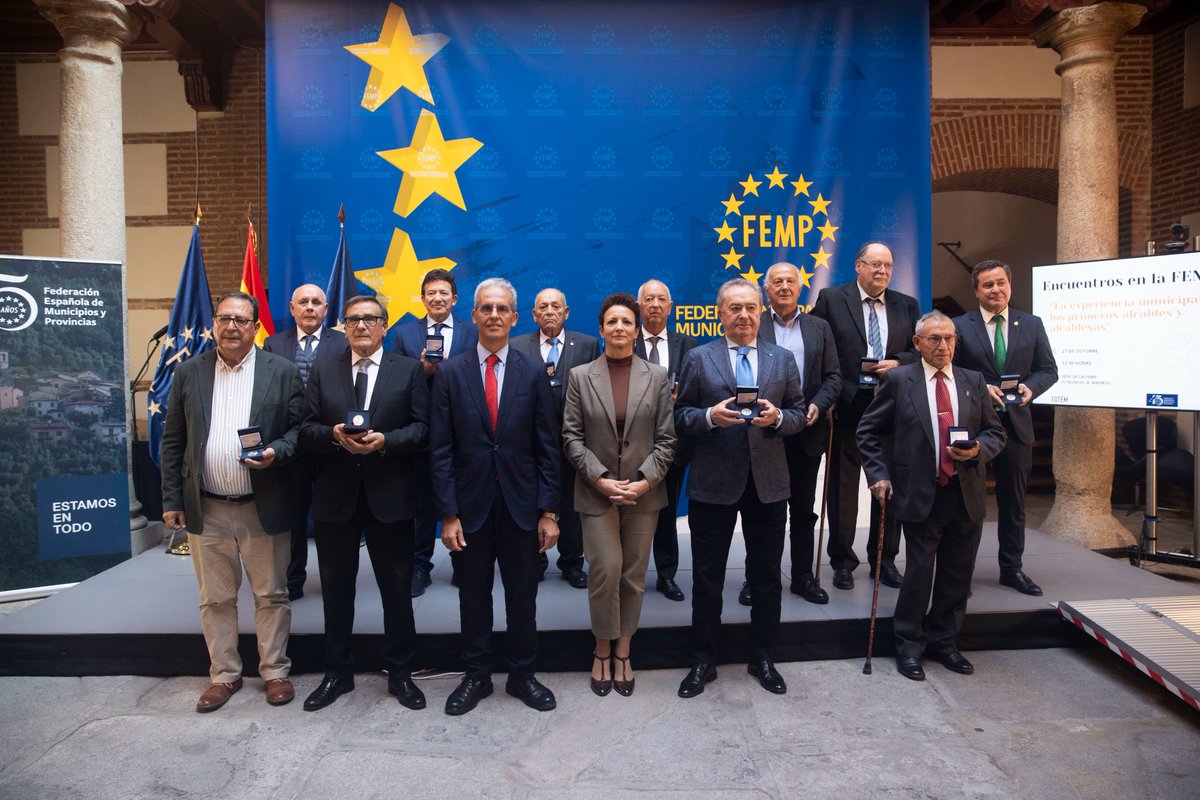 actitudcom's tweet image. 🚀 El encuentro “La Experiencia Municipal” se celebró en el patio de FEMP, rindiendo homenaje a los primeros alcaldes y su labor en la modernización municipal. 

Con el patrocinio de REALE y Totem, se compartieron experiencias sobre transformación digital.

#FEMP #Reale #Totem