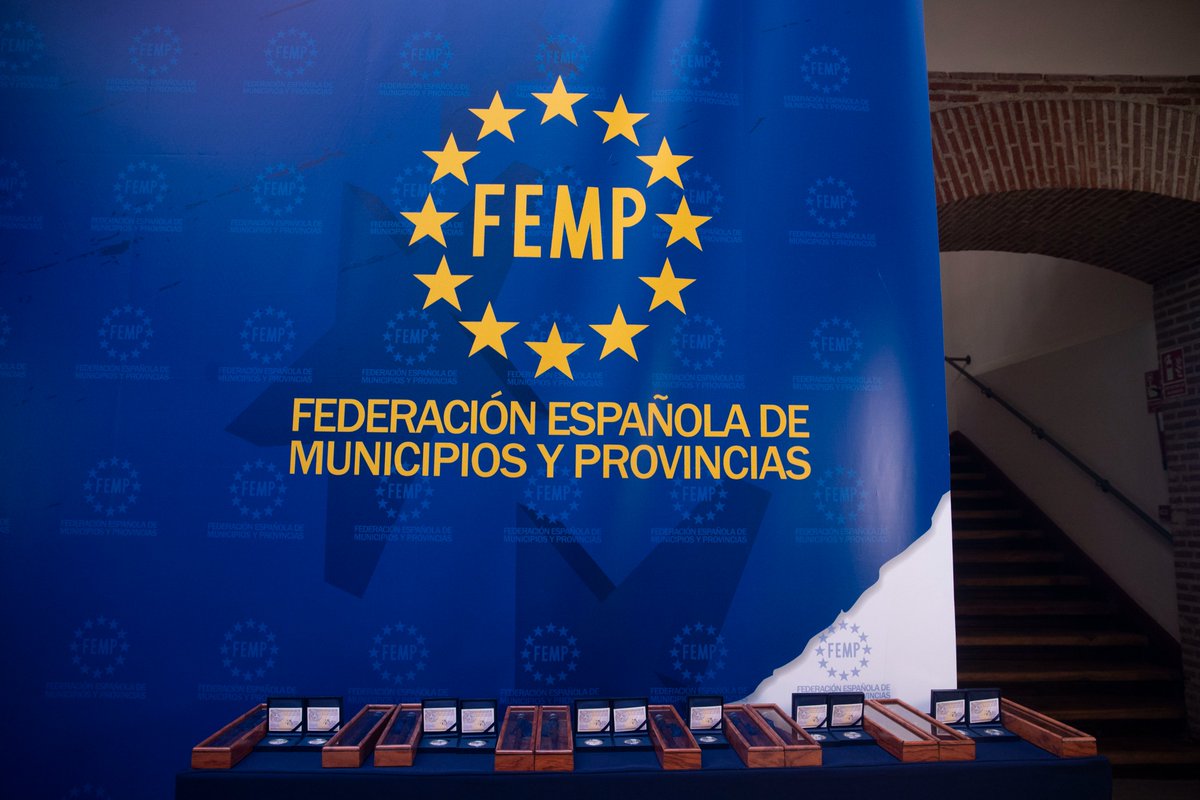 actitudcom's tweet image. 🚀 El encuentro “La Experiencia Municipal” se celebró en el patio de FEMP, rindiendo homenaje a los primeros alcaldes y su labor en la modernización municipal. 

Con el patrocinio de REALE y Totem, se compartieron experiencias sobre transformación digital.

#FEMP #Reale #Totem