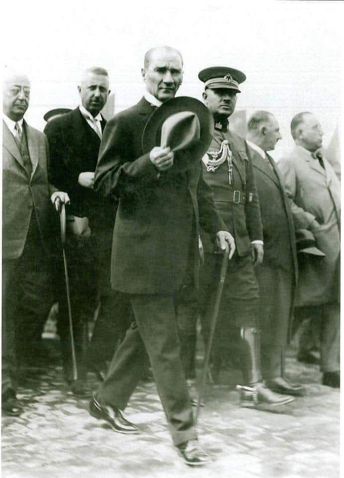 Yoktan bir Vatan, bir Bayrak, Esaretten bir Millet var eden
Ebedi Ulu Önder Gazi  Mustafa Kemal Atatürk ve tüm kahramanlarımıza saygı, sevgi ve minnetle... 

Yaşasın C U M H U R İ Y E T 🇹🇷