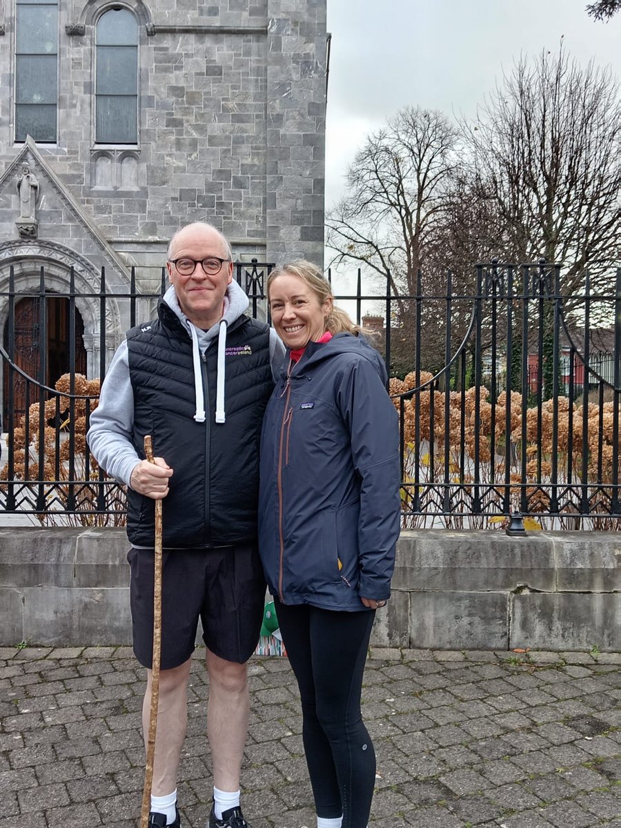 CanResUCC's tweet image. Prof @aislingbarryro Chair of Radiation Oncology at UCC joined @RochfordNiall today as he began his 250km #Cork2Cong walk in memory of his wife Stella 💜.
Niall started his 12-day journey from @UCC where Stella once studied, to raise awareness and funds for pancreatic cancer.