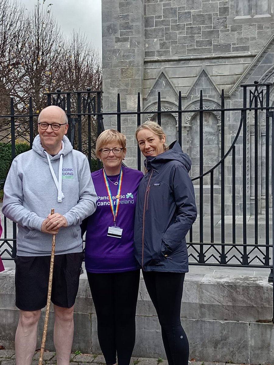 CanResUCC's tweet image. Prof @aislingbarryro Chair of Radiation Oncology at UCC joined @RochfordNiall today as he began his 250km #Cork2Cong walk in memory of his wife Stella 💜.
Niall started his 12-day journey from @UCC where Stella once studied, to raise awareness and funds for pancreatic cancer.