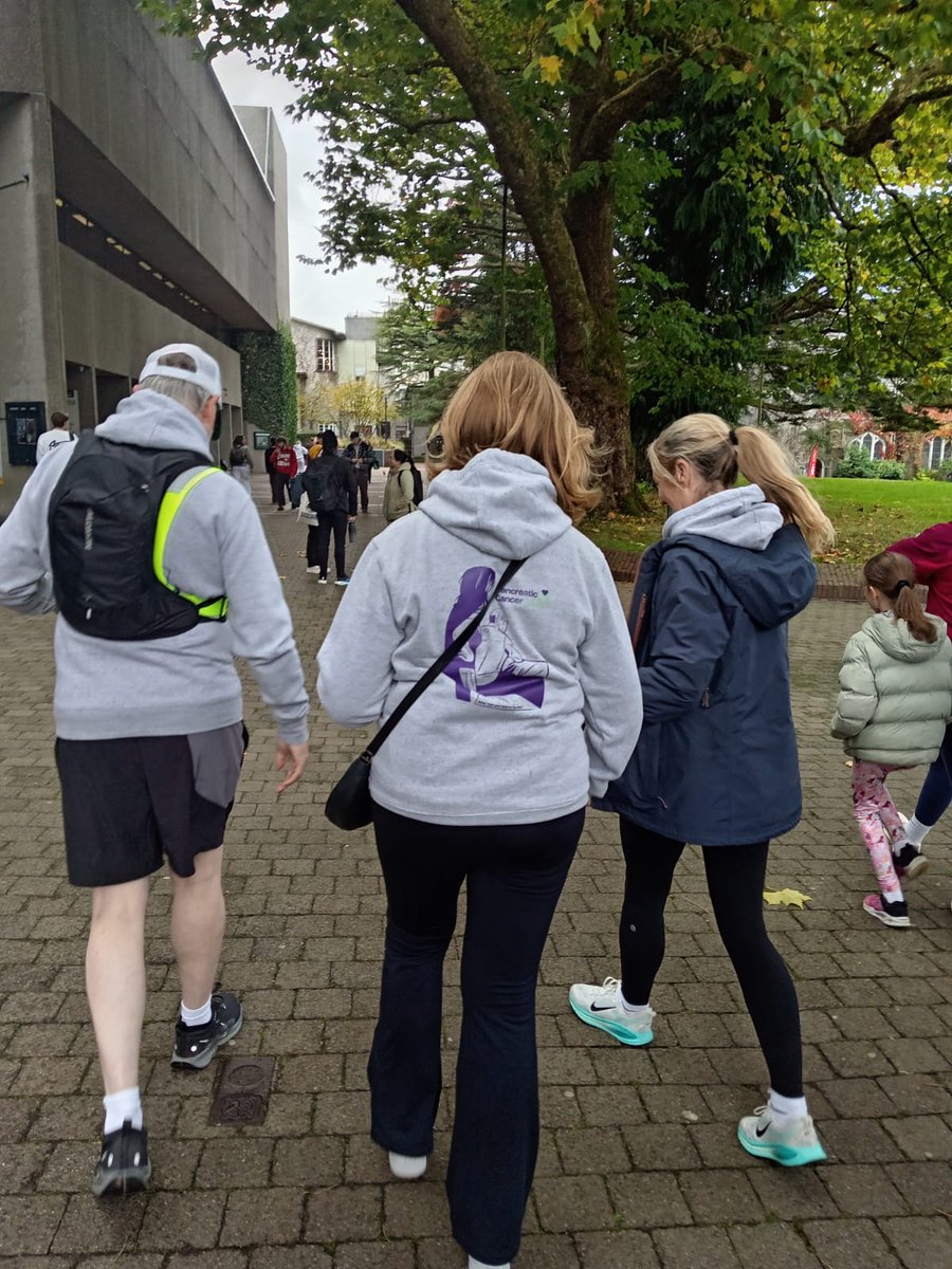 CanResUCC's tweet image. Prof @aislingbarryro Chair of Radiation Oncology at UCC joined @RochfordNiall today as he began his 250km #Cork2Cong walk in memory of his wife Stella 💜.
Niall started his 12-day journey from @UCC where Stella once studied, to raise awareness and funds for pancreatic cancer.