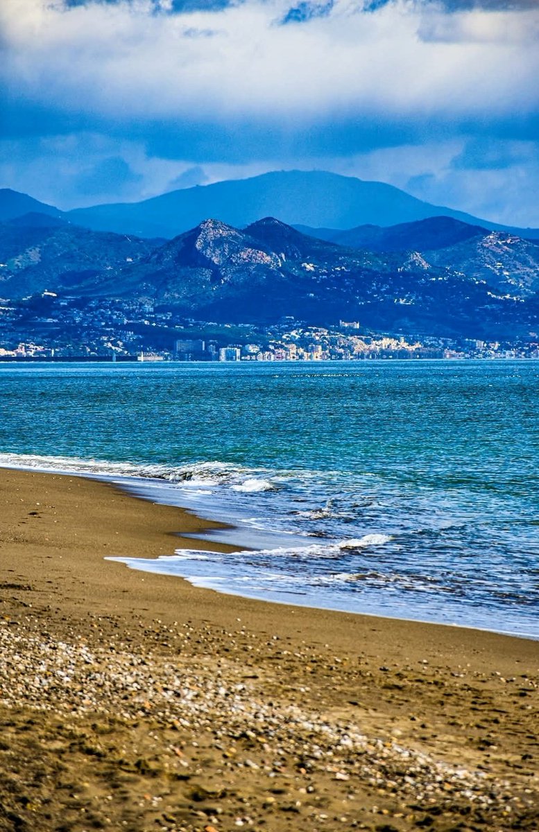 Rinkyy05's tweet image. The sea blushed softly beneath his gaze
Waves hummed our song in the twilight’s haze
His words drifted close,a lingering art
Each glance,a whisper that stilled my #Heart
#Love moved like tides-subtle yet smart
#experiment of souls,a radiant start
#vss365
#poetrycommunity
#nature