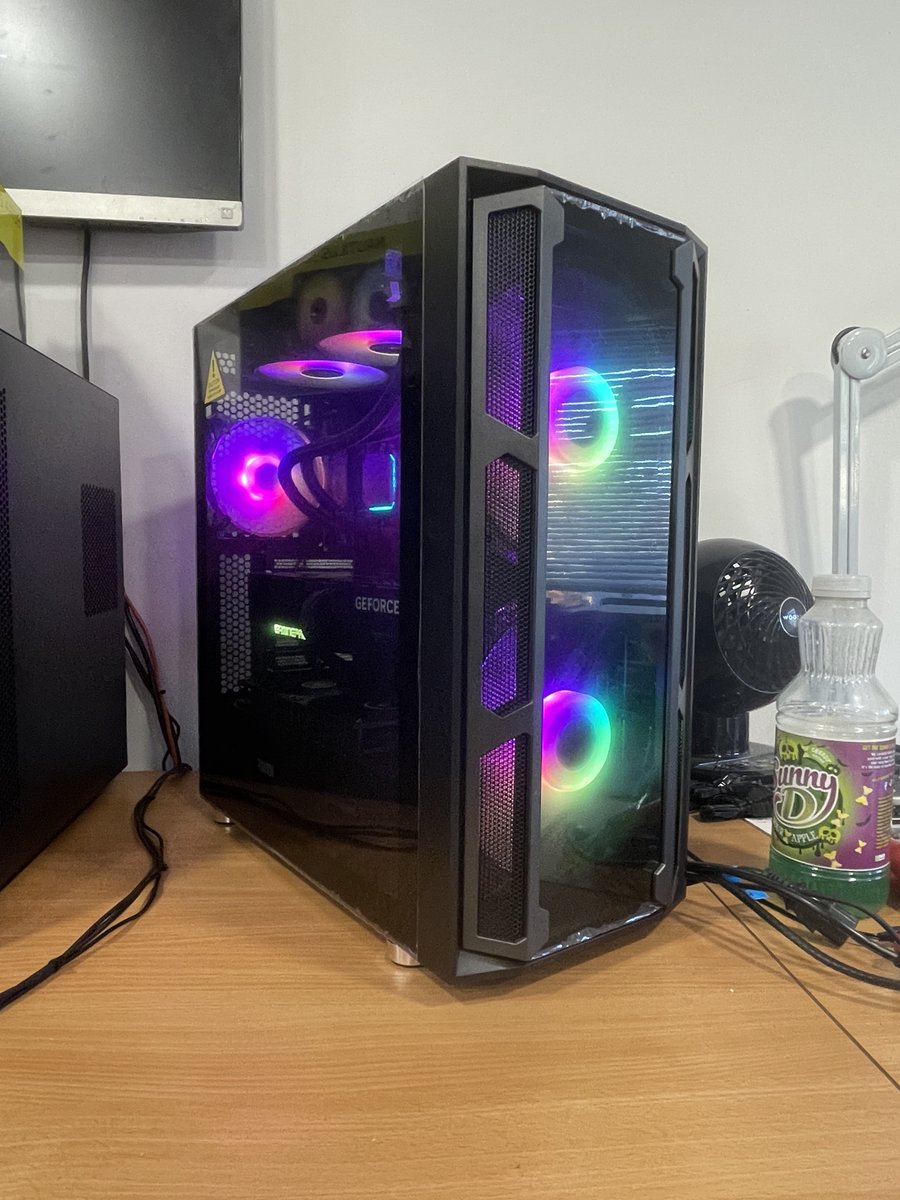 www_ginger6_com's tweet image. ⚡PC of the Day⚡

Intel i7-12700KF | RTX 5080 | 32 GB DDR5 | 1 TB Gen4 SSD
Built for creators + gamers who demand cool, calm power.
#PCOfTheDay #CustomPC #RTX5080 #12700KF