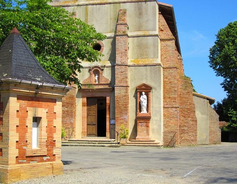 #LeSavezVous De 1214 à 1798, Le Burgaud, au nord de Grenade, fut une Commanderie de l’Ordre des Hospitaliers de Saint-Jean-de-Jérusalem, aujourd’hui devenu l’Ordre de Malte. Le village faisait alors partie des possessions du Grand Prieuré de Toulouse.