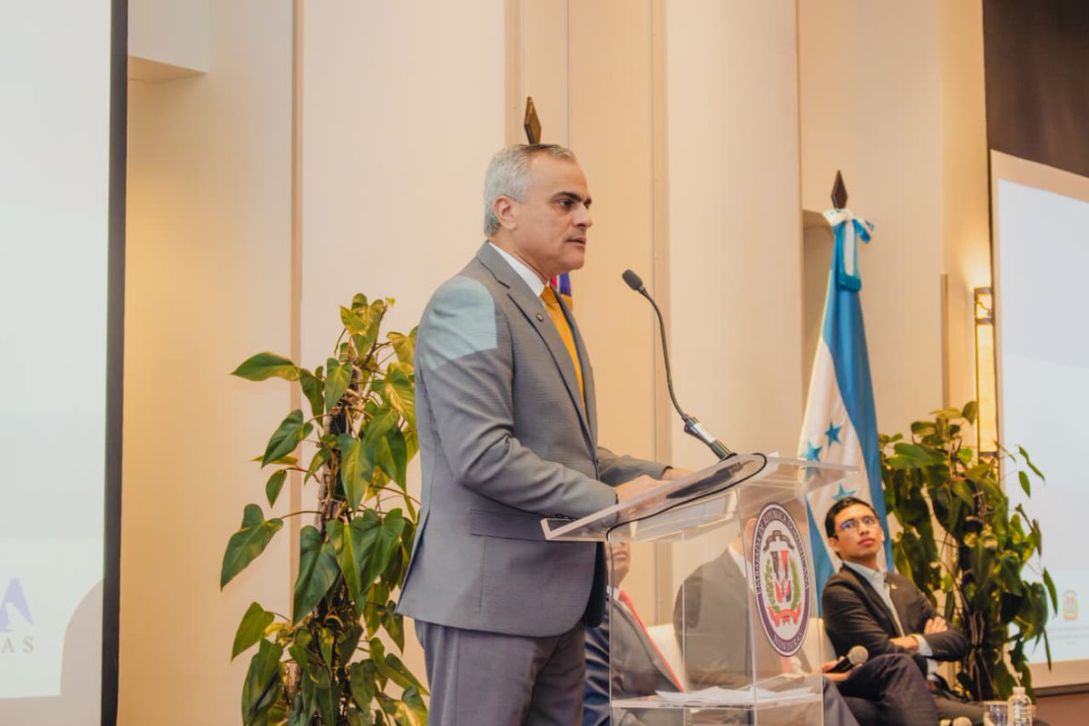 SIN24Horas's tweet image. Embajada dominicana en Honduras realiza tercer encuentro empresarial para promover inversión, exportación y turismo. #NoticiasSIN #Embajada #Exportación 

Más detalles en nuestro periódico noticiassin.com

noticiassin.com/inversion-domi…