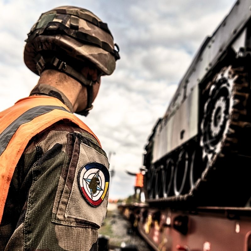 📢 En cours : l’exercice Dacian Fall teste l’aptitude de l’OTAN à développer et déployer en Europe des forces de la taille d’une brigade.

La première phase comprenait des manœuvres complexes de troupes et matériels. Une belle démonstration de force et de coopération 💪
