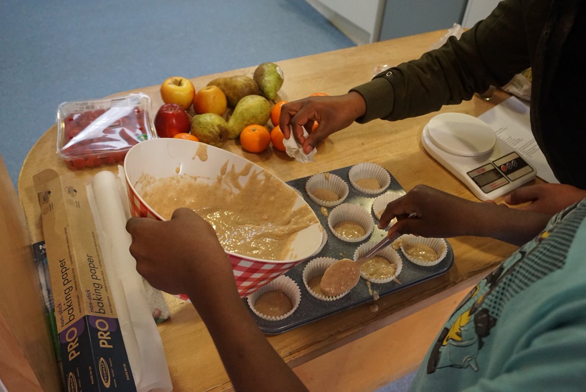 HighTreesCDT's tweet image. Our family cooking class had a fantastic time today baking delicious banana cookies and cupcakes 🧑‍🍳

Both parents and children loved getting hand-on in the kitchen and learning about different ingredients together🤩

#FamilyCooking