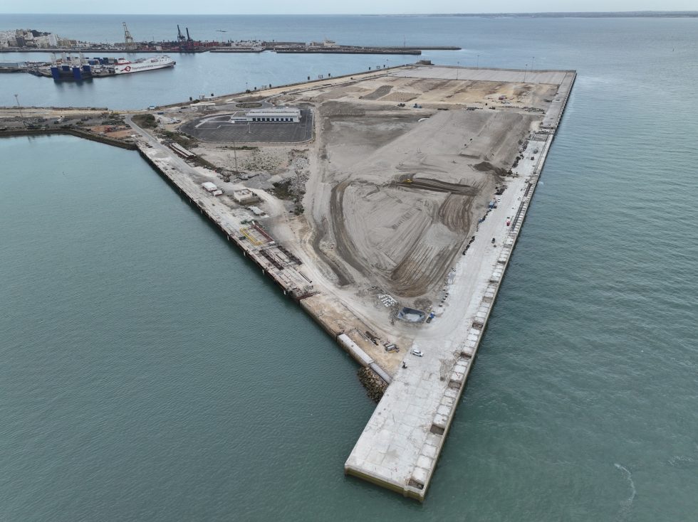 Aparecen nuevos restos arqueológicos durante la ejecución de la fase II de la Nueva Terminal de Contenedores de Cádiz suncruiseandalucia.eu/aparecen-nuevo…