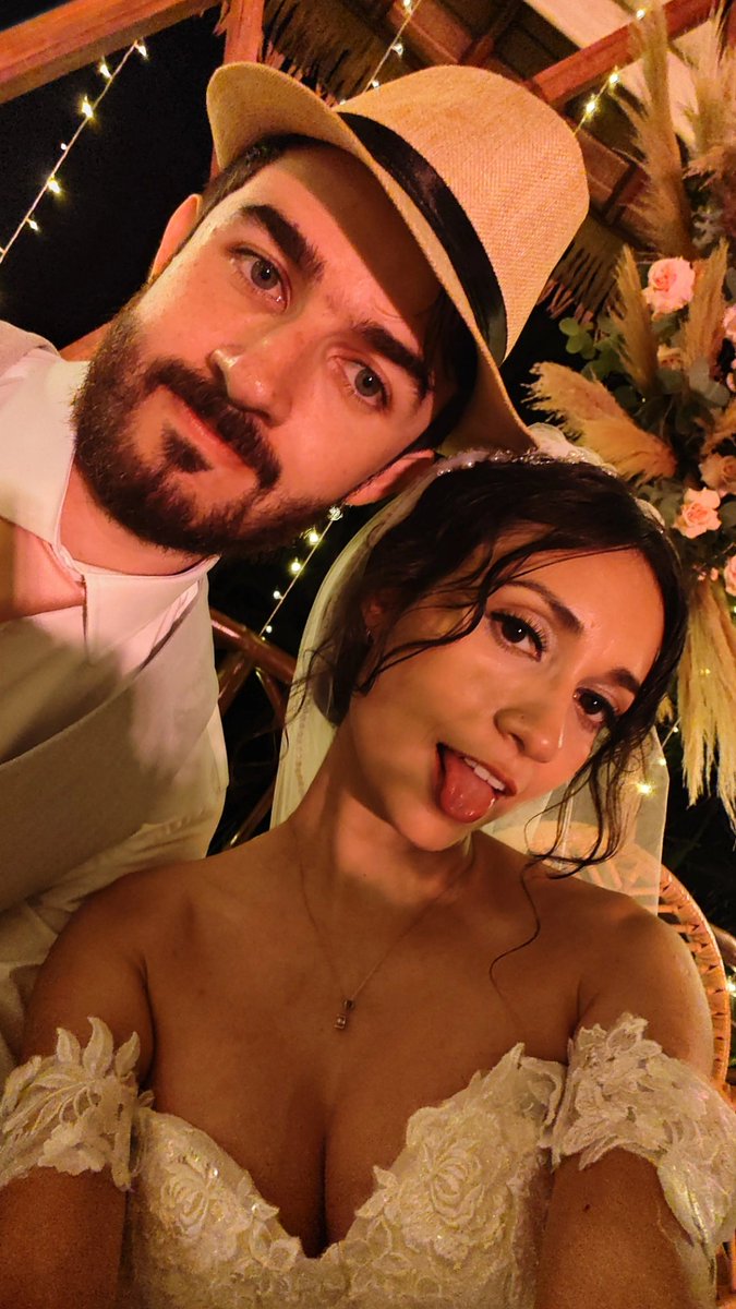 AlejajandraCh's tweet photo. Que día tan mágico el de nuestra boda 😍 https://t.co/iv9XRDeoCD