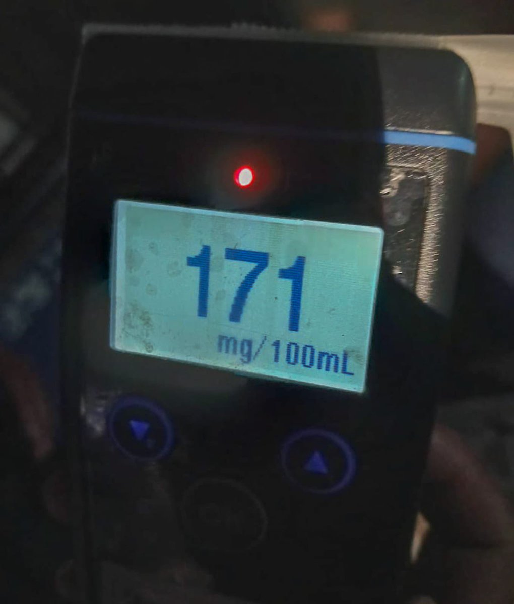 Dos conductores ebrios fueron detenidos en distintas zonas del país:

•Julio César Díaz Vásquez, de 49 años, fue capturado con 281° de alcohol mientras conducía sobre el km 93 de la carretera Litoral, en Jiquilisco, Usulután Oeste.

•Andy Arturo Linares Arévalo, de 27 años, fue