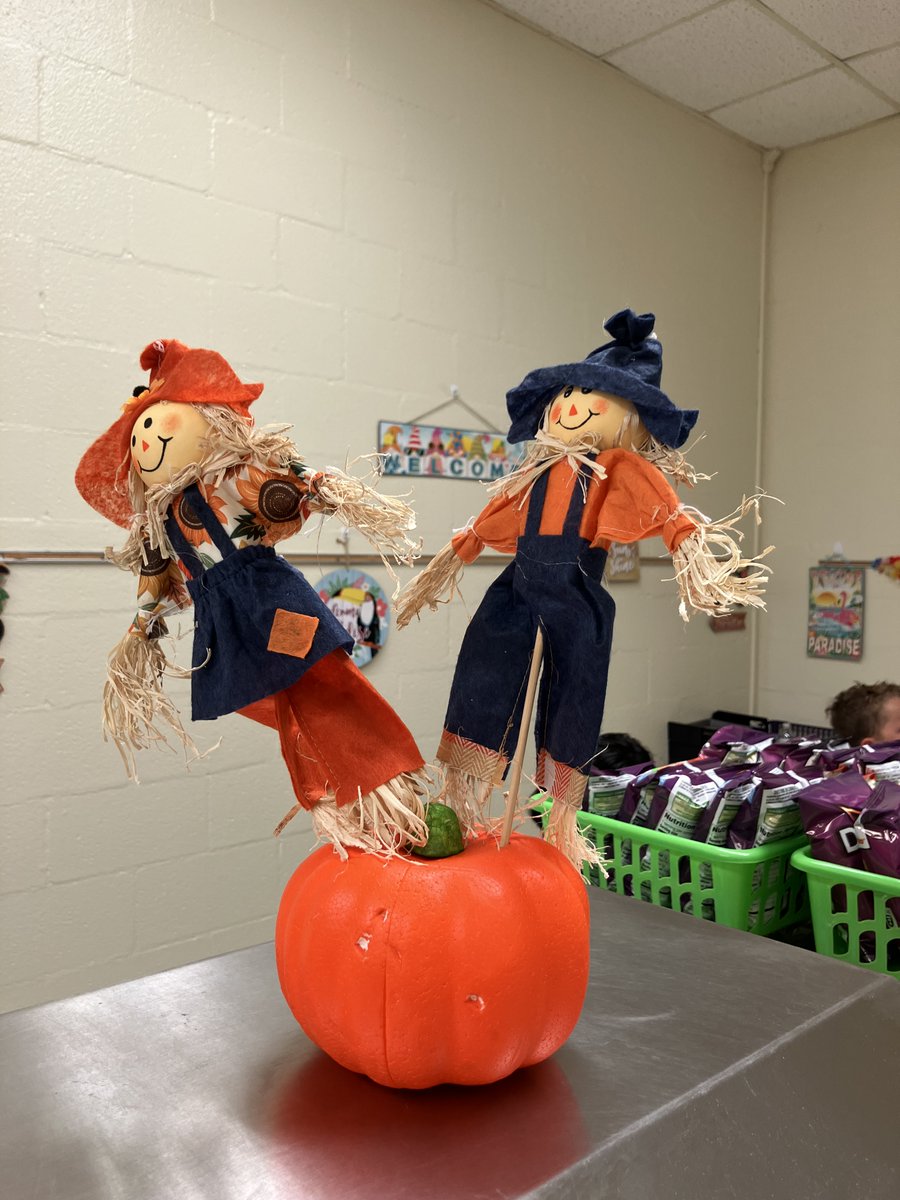 ☔Even rainy days are better in the fall! Cozy fall decors are welcoming the students in our cafeterias! 🍂
#loveservingtheu #teamucps
<a href="/AGHoulihan/">Andrew G. Houlihan</a> <a href="/UCPSNC/">Union County Public Schools</a> <a href="/coolonmoore/">Colon Moore</a>