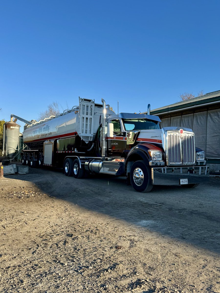 Hope everyone has a great #TruckTuesday today on this beautiful Fall Day
Make sure to keep your eyes peeled for the ghosts 👻 and goblins 👹 out on the streets on Friday night

And remeber the clocks fall back an hour this weekend 

<a href="/NewLifeMills/">New-Life Mills</a>  #FeedingyourFuture <a href="/WalingaInc/">Walinga Inc.</a>