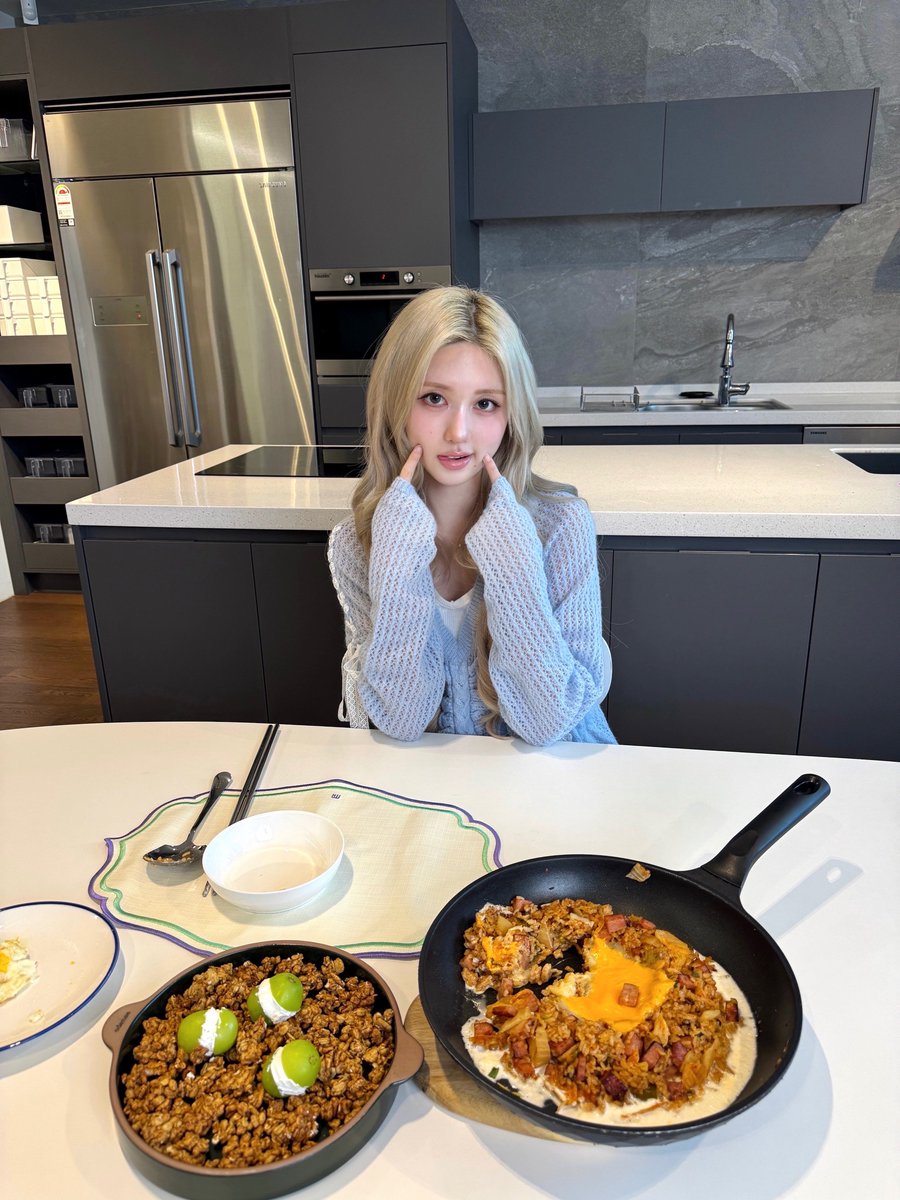 📸
디저트까지 완벽한 가을 선배표 요리 👩‍🍳

#IVE #아이브 
#GAEUL #가을 
#DIVE #다이브