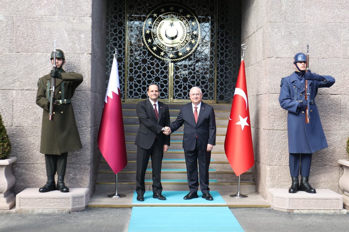 Son bir haftada Katar ile Türkiye arasındaki askerî hareketlilik:
-Cumhurbaşkanımızın geçtiğimiz hafta Katar ziyaretindeki savunma iş birliği anlaşması.
-Bu iş birliği anlaşmasında Eurofighter’ların Türkiye’ye satışı ve Katar’a hava savunma sistemlerinin tedariki konusunun