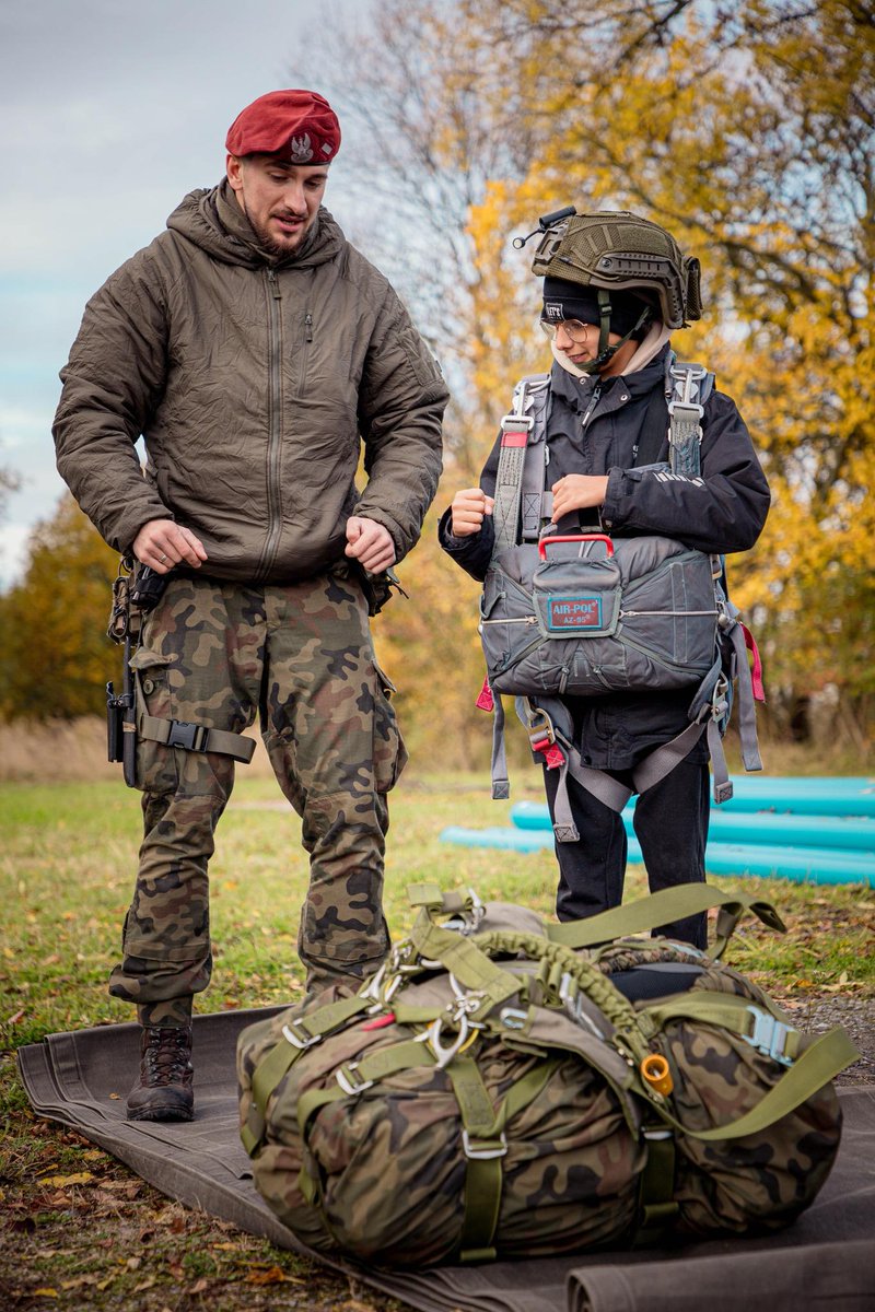 WCR_Chorzow's tweet image. Za nami 7. edycja "Trenuj z Wojskiem"❗❗❗
Uczestnicy uczyli się m in. zagadnień z zakresu pierwszej pomocy, zielonej taktyki, orientacji w terenie czy samoobrony🫡 

📷 WCR w Gliwicach

#TrenujZWojskiem #6BPD #WCRGliwice #ZostańŻołnierzem #Bezpieczeństwo #SzkolenieWojskowe