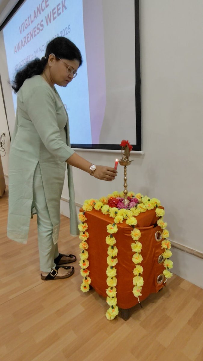 HALPUNE's tweet photo. Vigilance Awareness Week 2025 commenced at HAL on 27.10.2025 at 11.00 am with the Inaugural function at the hands of Ms. Nirja Saraf, Managing Director. Hon’ble MD administered the Integrity Pledge for Citizens and for Organization to all the officials of the Organizations https://t.co/tV2YHrHydv