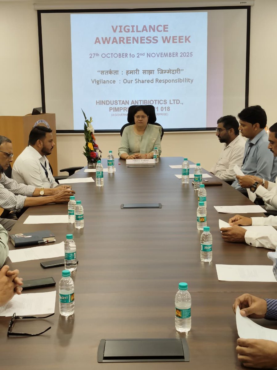 HALPUNE's tweet photo. Vigilance Awareness Week 2025 commenced at HAL on 27.10.2025 at 11.00 am with the Inaugural function at the hands of Ms. Nirja Saraf, Managing Director. Hon’ble MD administered the Integrity Pledge for Citizens and for Organization to all the officials of the Organizations https://t.co/tV2YHrHydv