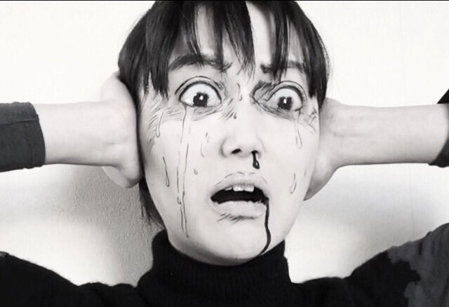 花粉の季節となり鼻血が出ました。

#伊藤潤二　先生
#富夫・赤いハイネック
#鼻血ブー