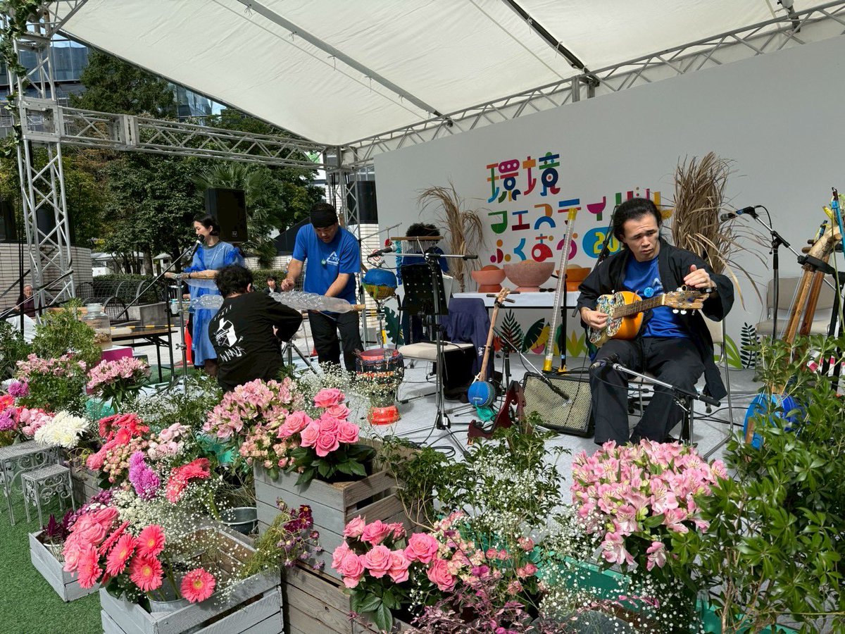 TrashTribe's tweet photo. 先週末は福岡県に漂着。
環境フェスティバルふくおか2025にて
演奏させていただきました。

ここ数年福岡には結構な頻度で来ているんですが
その殆どがレコーディングや
撮影のお仕事だったので
今回は初の福岡でのコンサートとなりました。

出会ってくださった皆さん
本当にありがとうございました！ https://t.co/zLq5jjr8wy