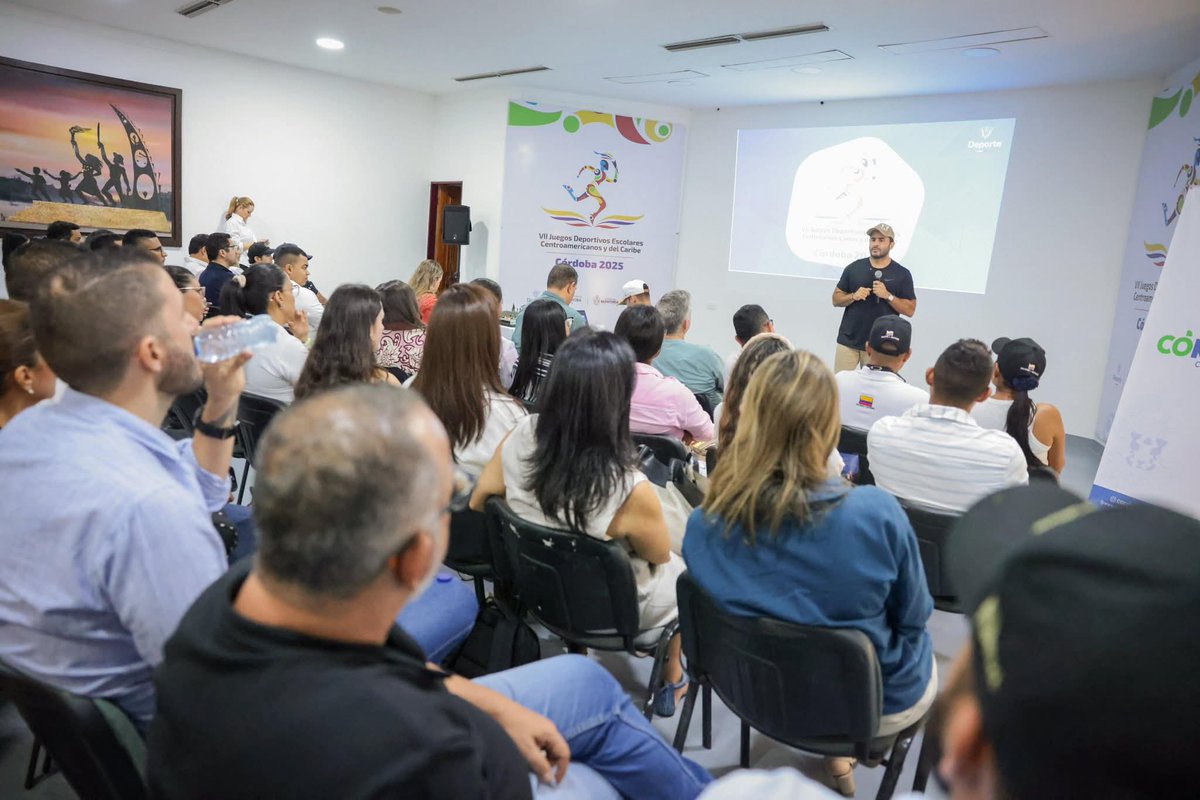 El gobernador de Córdoba <a href="/ErasmoZB/">Erasmo Zuleta Bechara</a> se reunió con los gremios y empresarios del departamento, para avanzar juntos a los Vll Deportivos Centroamericanos y del Caribe Escolares, un evento que reunirá más de 11 países y cerca de 5.000 visitantes. #CazandoLaNoticia 🚀