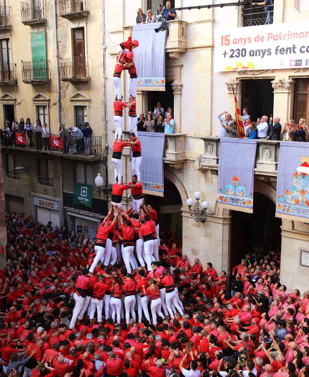 JovesValls_EN's tweet photo. On the same day, we also completed the 4 of 9 without folre and the 2 of 9 with folre and manilles.

Visca la Colla Joves! https://t.co/p5vmeLDF17