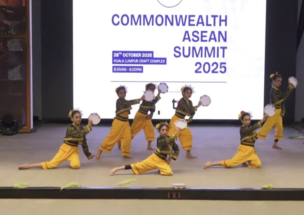 Commonwealth ASEAN Summit 2025,Malaysia🌿
Truly honored that our Youth Hub team had the opportunity to be part of the Organising Committee for the Commonwealth ASEAN Summit 2025! 
#CommonwealthASEANSummit2025 #YouthHub #ASEAN2025 #Leadership #Sustainability #Malaysia