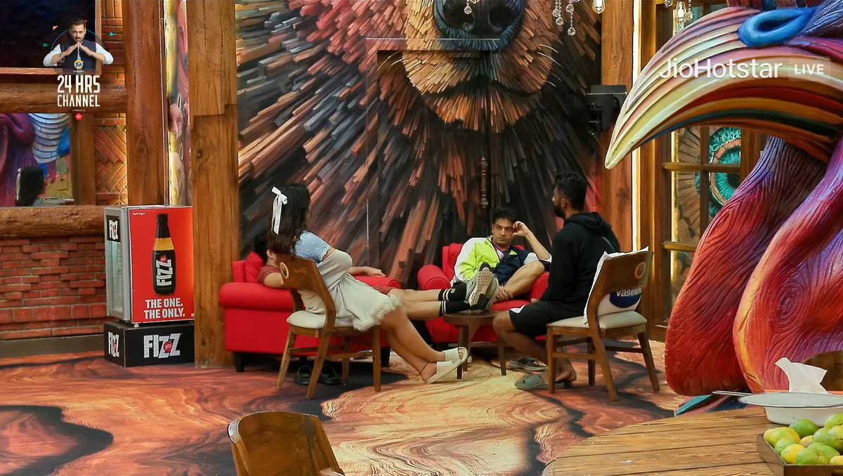VishalJ70's tweet image. They are discussing about #Behal eviction.

They feel Baseer Secret Room Gaya Hoga Ya Fir Dono Bahar Koi Show Mila Hoga.

#BiggBoss19  #PranitMore #GauravKhanna #AbhishekBajaj