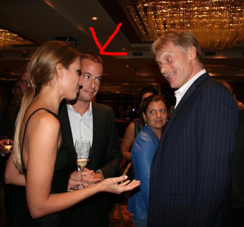 FilonenkoOles's tweet photo. Гражданин России и бывший солдат Французского легиона Пьер Малиновский является подозреваемым в совершении ограбления драгоценностей в Лувре в Париже.
Он работает с дочерью пресс-секретаря Путина Елизаветой Песковой в кремлевском проекте Российско-французский исторический фонд в Москве.