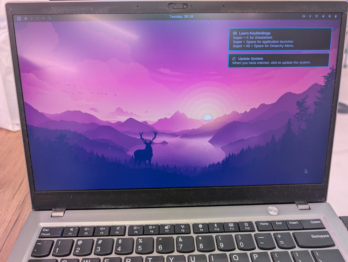 hibariya's tweet image. あっさり入ったので使い方を教えてもらっています #omarchy #omachy_tokyo