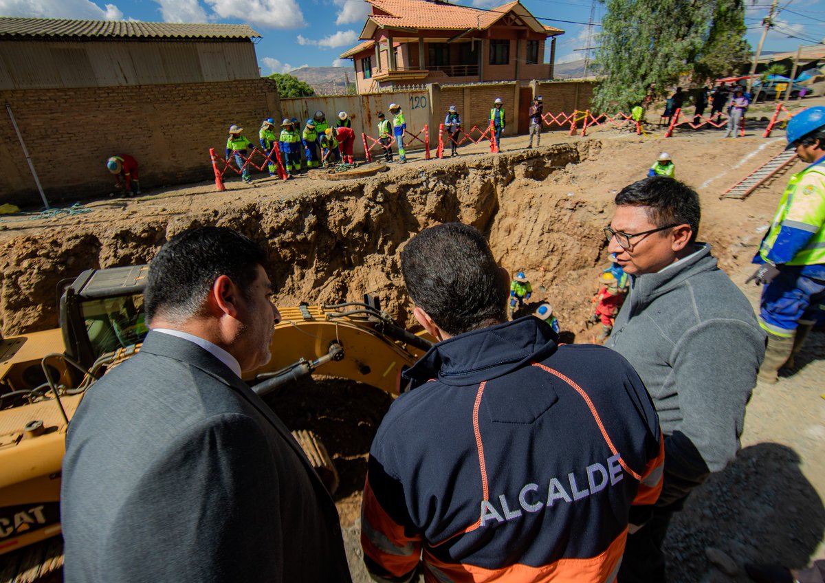 maurimu10's tweet photo. Continúan las obras de la construcción del emisario del sur. Una obra que trasladará las aguas servidas de la ciudad hacia la planta de Albarrancho. @ManfredBolivia cumple lo que otros solo prometieron. https://t.co/uZohtLVv0e