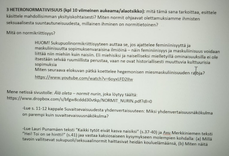Lukion terveystieto Suomessa:

"Miehisiksi ja naisellisiksi mielletyillä ominaisuuksilla ei ole itsestään selvää ruummiillista perustaa, vaan ne ovat historiallisesti muuttuvia kulttuurisia sopimuksia." 

Heteronormatiivisuus, sukupuolinormikriittisyys, "kaikki tytöt eivät kasva