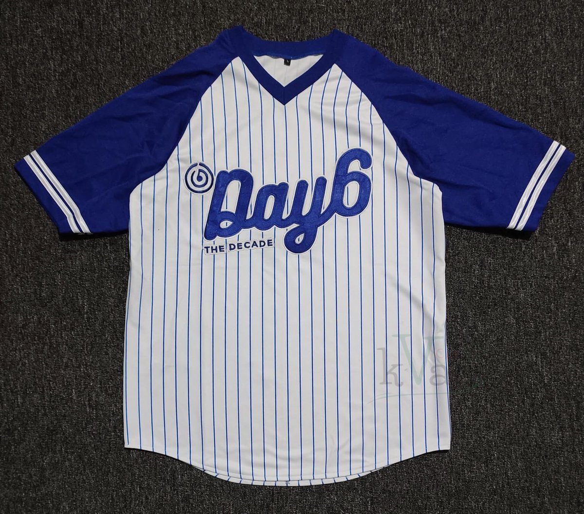 KvarClo's tweet photo. Real pict sampel dari Kaos Jersey Day6 The Decade dari kami yang terbaru 🍀
Ini untuk varian Salur warna Royal Blue~

#Day6 #JerseyDay6 #Myday #Day6Jersey #wtsDay6 https://t.co/YpyjuvkFab