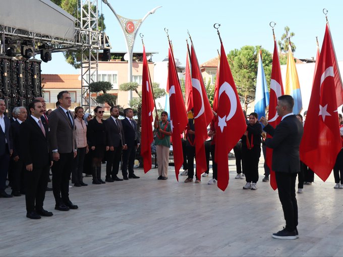 Cumhuriyet Bayramı Çelenk Sunma Töreni Gerçekleştirildi