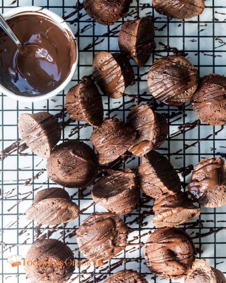 It’s #NationalChocolateDay 🍫🎉

Celebrate with these Bite Size Chocolate Brownie Bites — fudgy, rich, and totally addictive!

👉 foodnessgracious.com/recipes/bite-s…

#ChocolateLovers #BrownieBites #DessertGoals #FoodnessGracious